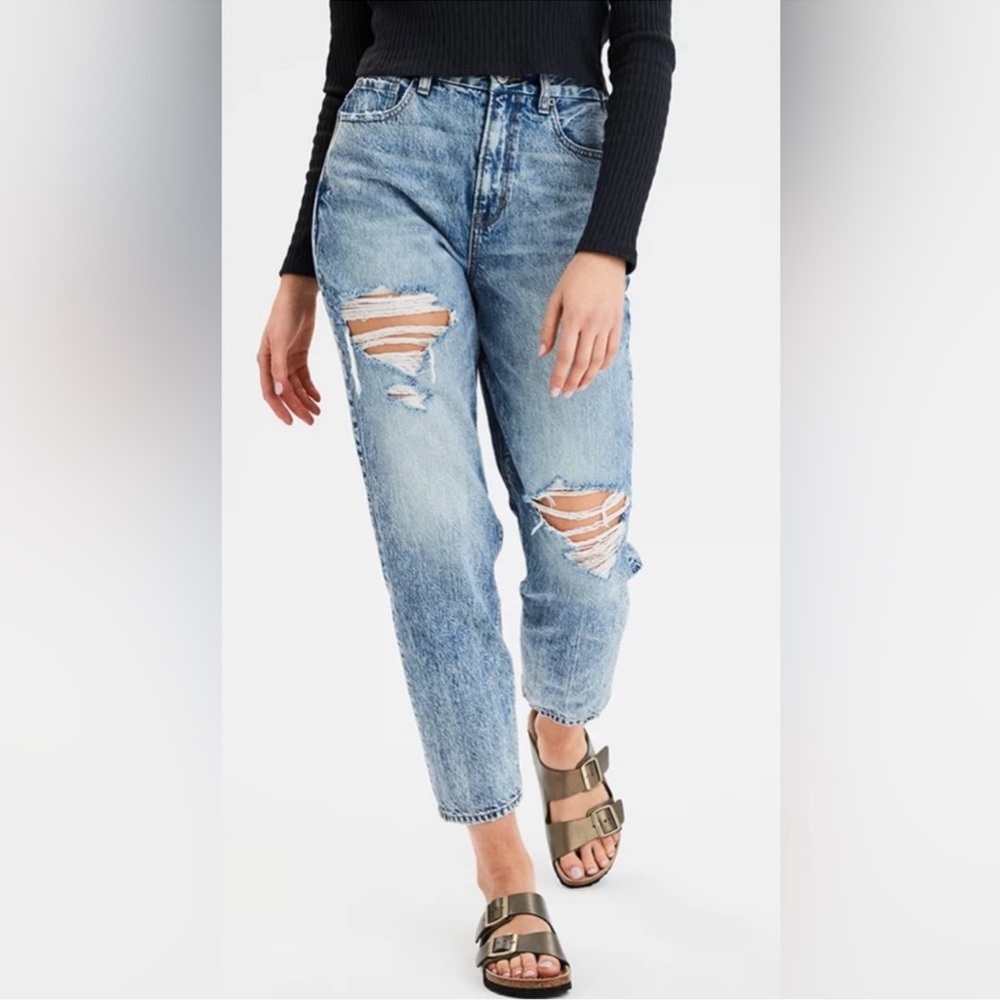 American Eagle Outfitters Light Blue Distressed Mom Jeans